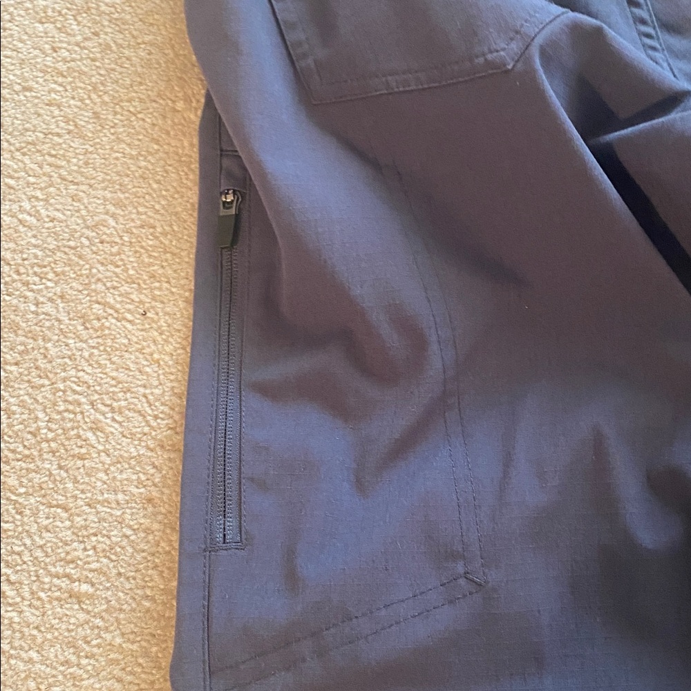 Under Armour 30//32 US storm pants. Can be unisex. Excellent condition - Picture 6 of 7